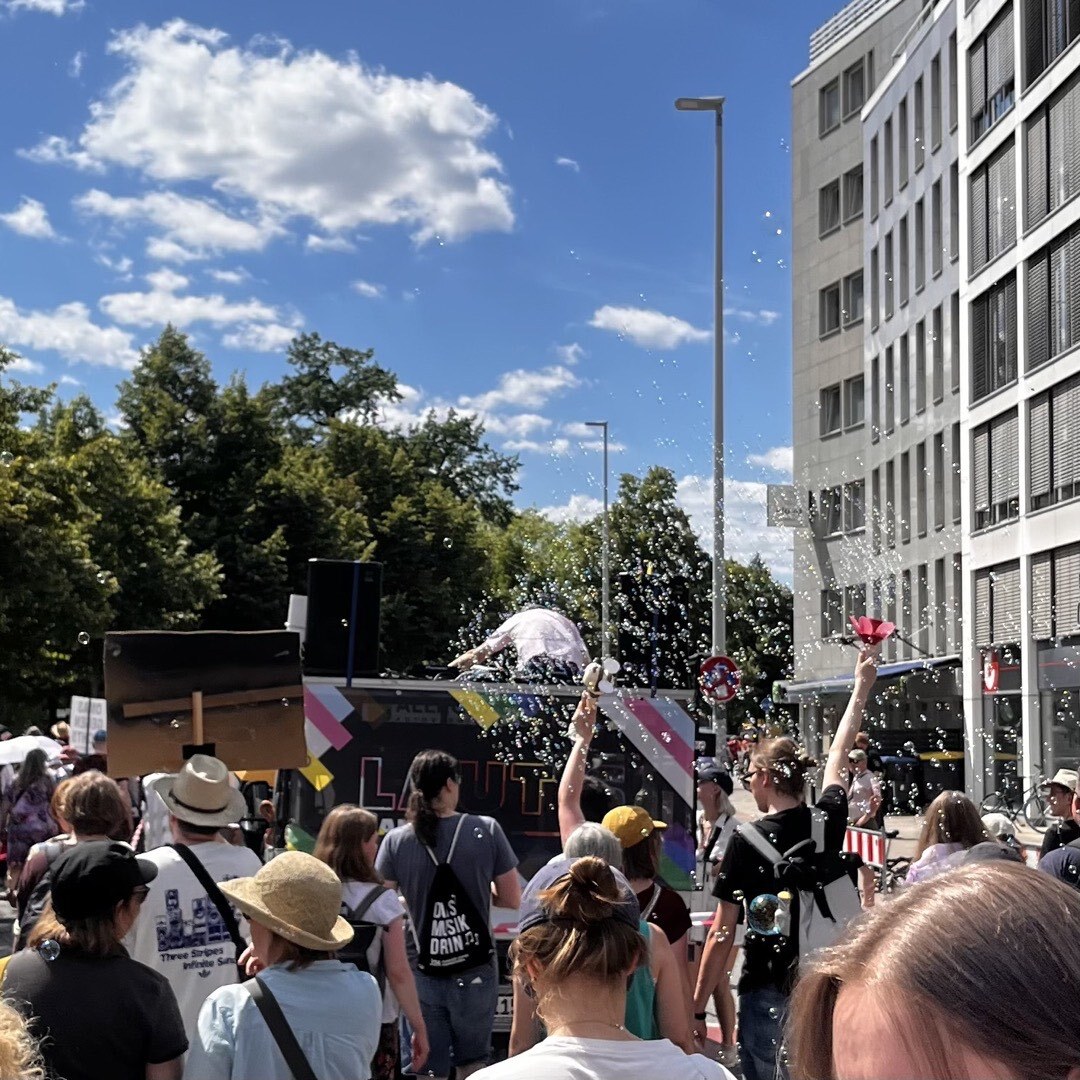 Prüf-Demo-Zug mit Musikwagen und Seifenblasen.