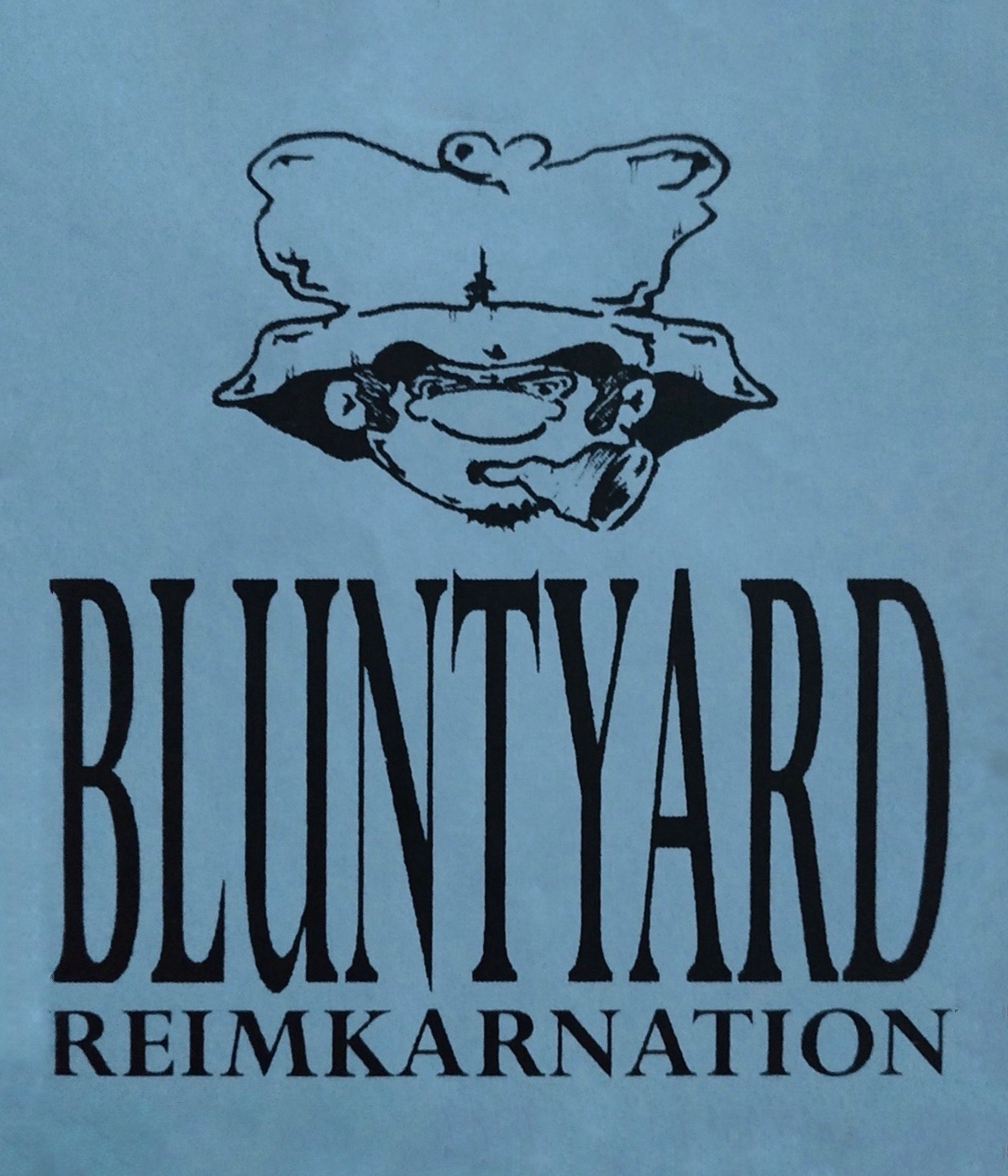 Flyer für das zweite Bluntyard Tape mit dem Portrait eines Stoners mit Fischerhut auf und Sportzigarette im Munde.