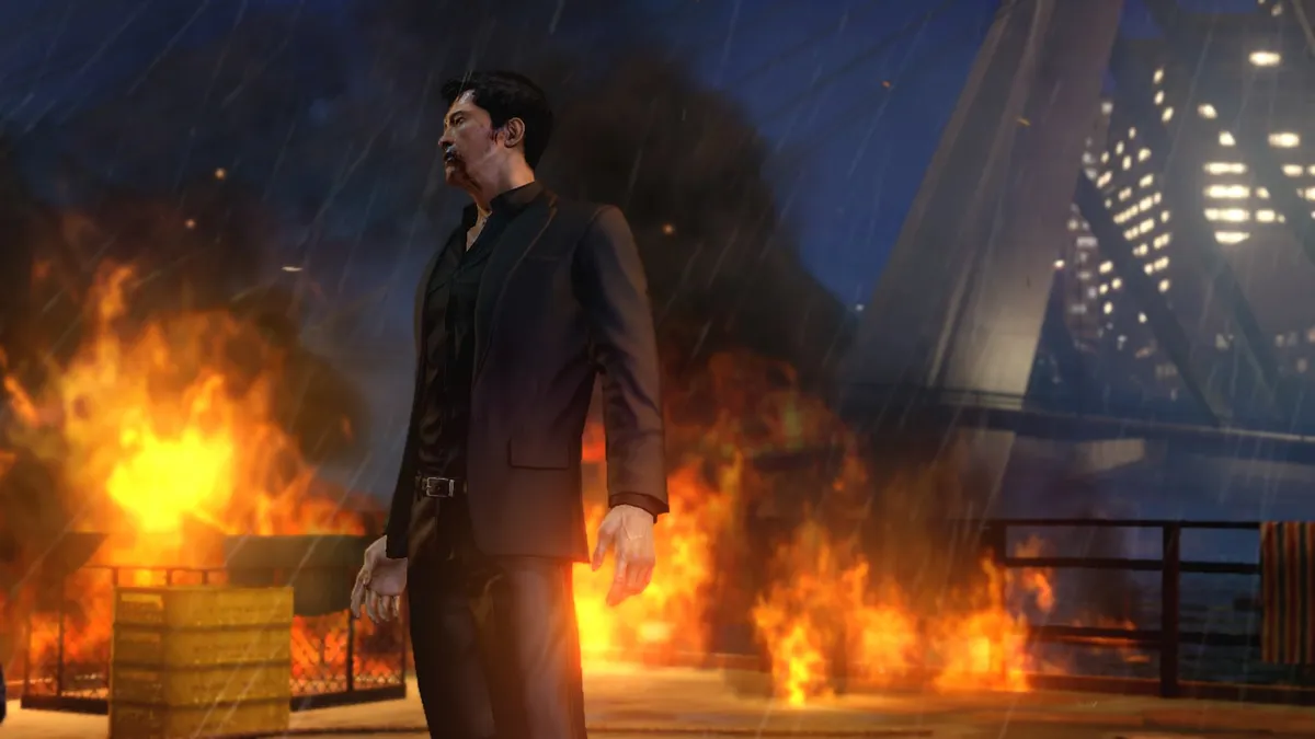 Wei, der Protagonist aus Sleeping Dogs vor brennender Kulisse.